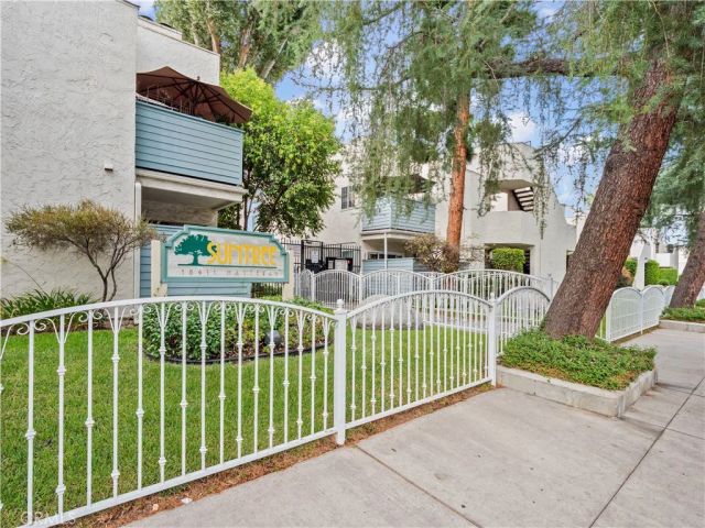 18411 Hatteras Street 138, Tarzana, CA 91356
