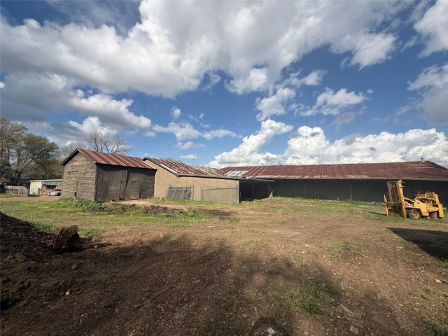 1702 S Baylor Street, Brenham, TX 77833