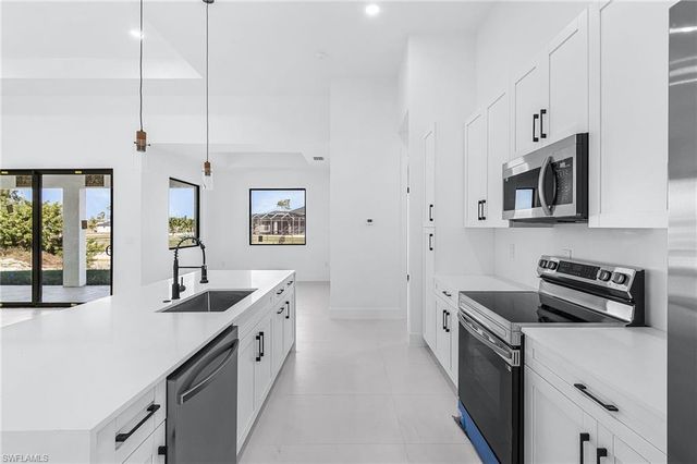 417 SW 23rd TER, Cape Coral, FL 33991