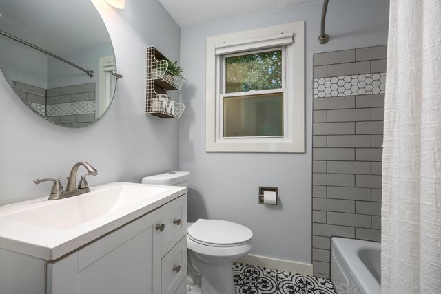 2531 Longmeadow Street NW, Grand Rapids, MI 49504