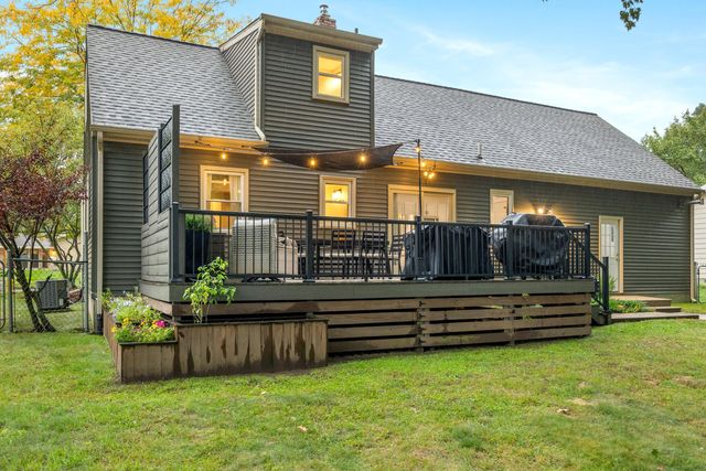 2531 Longmeadow Street NW, Grand Rapids, MI 49504