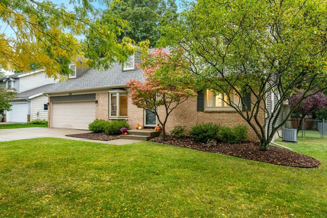 2531 Longmeadow Street NW, Grand Rapids, MI 49504