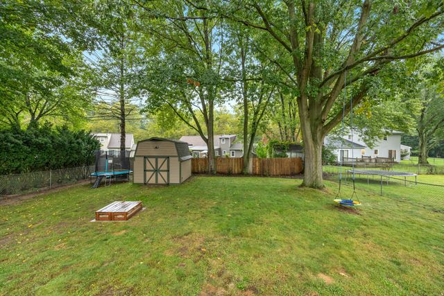 2531 Longmeadow Street NW, Grand Rapids, MI 49504