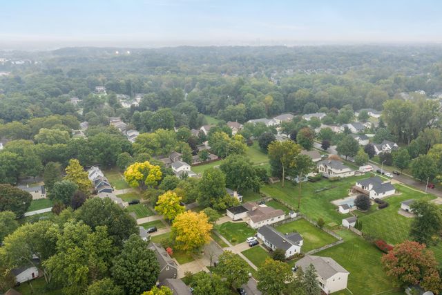 2531 Longmeadow Street NW, Grand Rapids, MI 49504