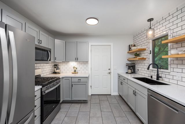 2531 Longmeadow Street NW, Grand Rapids, MI 49504