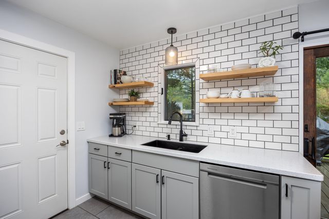 2531 Longmeadow Street NW, Grand Rapids, MI 49504