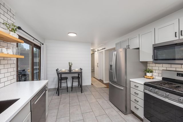 2531 Longmeadow Street NW, Grand Rapids, MI 49504