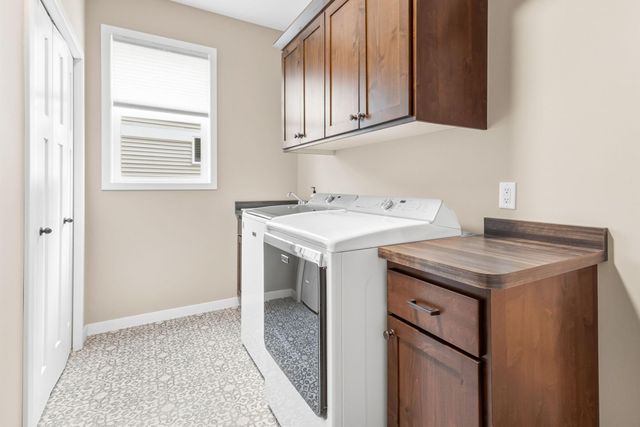 3564 Cove Point Circle NW, Prior Lake, MN 55372