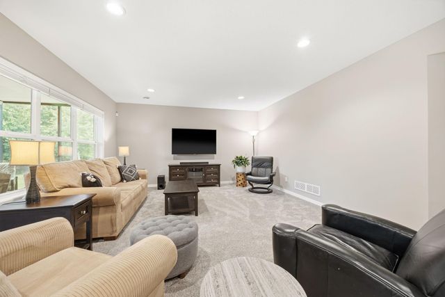 3564 Cove Point Circle NW, Prior Lake, MN 55372