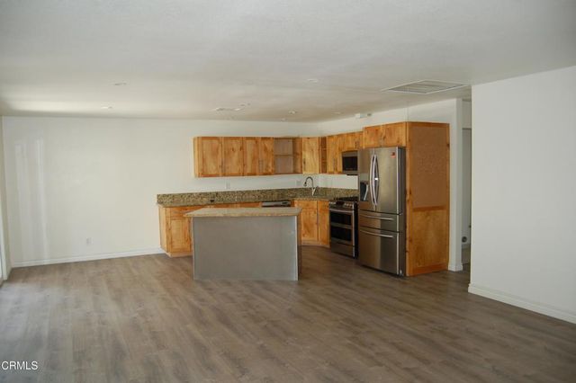896 Creekside Circle, Camarillo, CA 93012