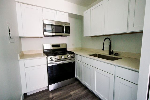 2001 W Summerdale Avenue 201, Chicago, IL 60625