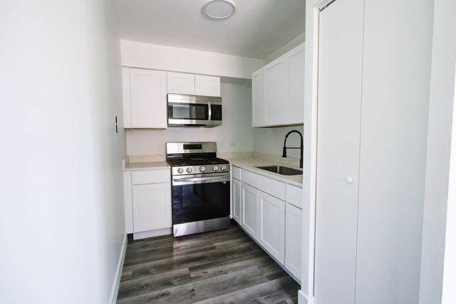 2001 W Summerdale Avenue 201, Chicago, IL 60625