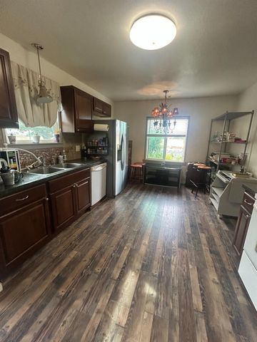 313 E Sacramento Street, Coalinga, CA 93210