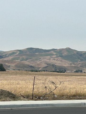 313 E Sacramento Street, Coalinga, CA 93210