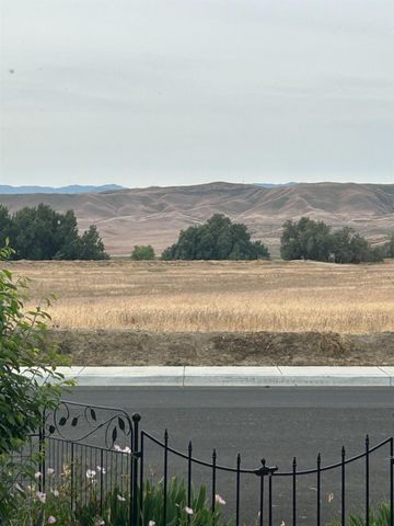 313 E Sacramento Street, Coalinga, CA 93210