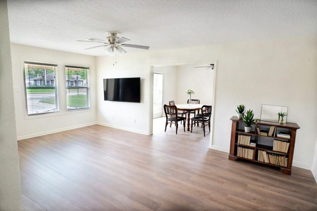 55 Elm Court, Lake Jackson, TX 77566