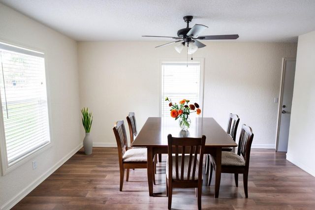 55 Elm Court, Lake Jackson, TX 77566