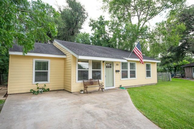 55 Elm Court, Lake Jackson, TX 77566