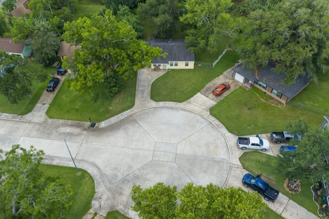 55 Elm Court, Lake Jackson, TX 77566