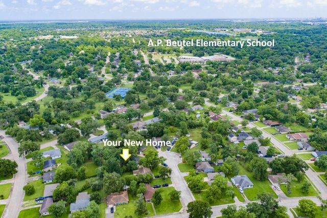 55 Elm Court, Lake Jackson, TX 77566