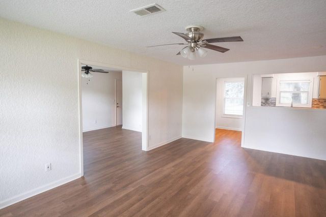 55 Elm Court, Lake Jackson, TX 77566