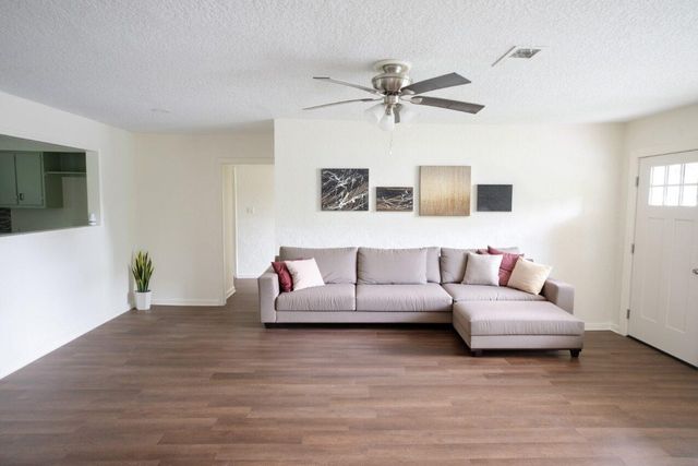 55 Elm Court, Lake Jackson, TX 77566