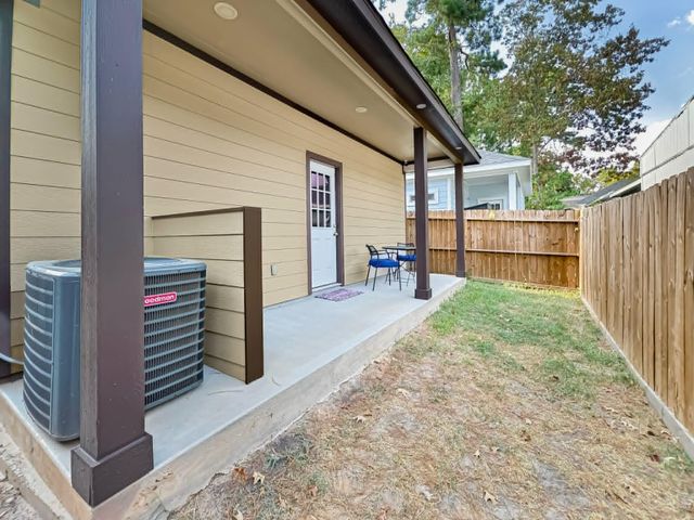 861 Palmdate, Montgomery, TX 77316