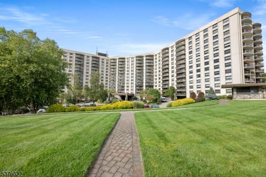 2 Claridge Dr 10EW, Verona Twp., NJ 07044