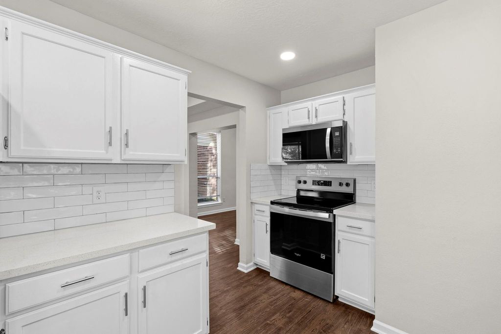 Image 10 of property listing at 6023 Shady Manor Drive, Katy, TX 77449