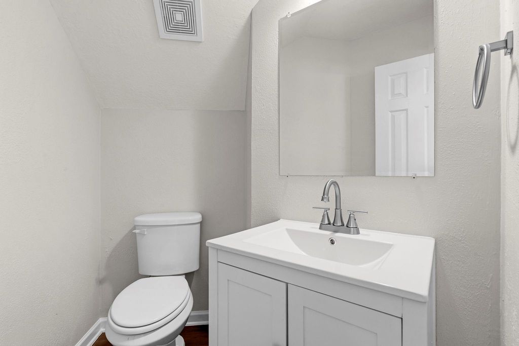 Image 19 of property listing at 6023 Shady Manor Drive, Katy, TX 77449