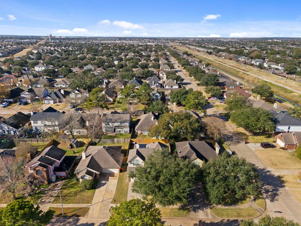 Image 36 of property listing at 6023 Shady Manor Drive, Katy, TX 77449
