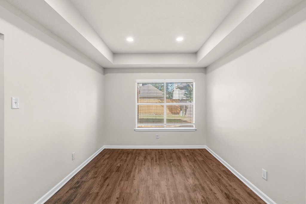 Image 7 of property listing at 6023 Shady Manor Drive, Katy, TX 77449