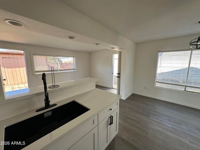 8602 N 56TH Drive, Glendale, AZ 85302