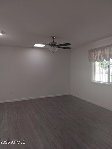 10439 W SARATOGA Circle, Sun City, AZ 85351