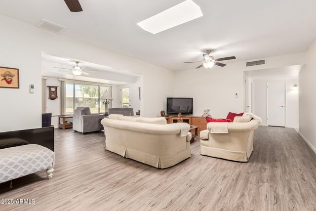 10439 W SARATOGA Circle, Sun City, AZ 85351