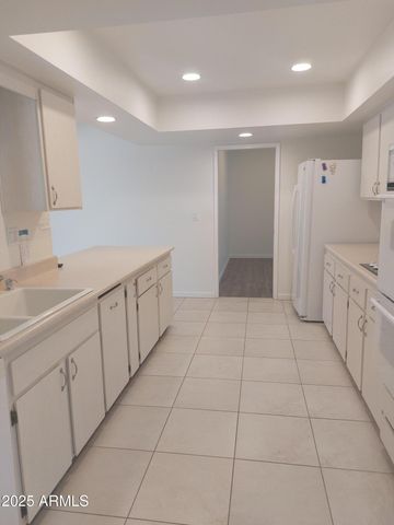 10439 W SARATOGA Circle, Sun City, AZ 85351