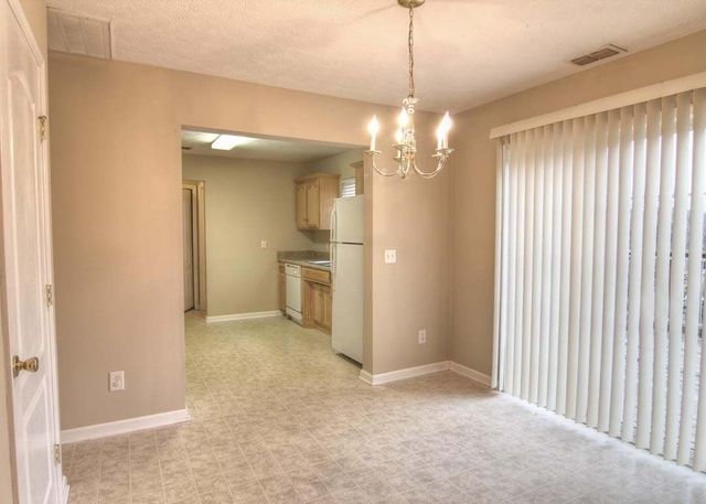 2017 Summit Ln, La Vergne, TN 37086