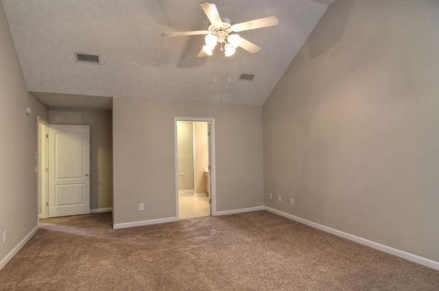 2017 Summit Ln, La Vergne, TN 37086