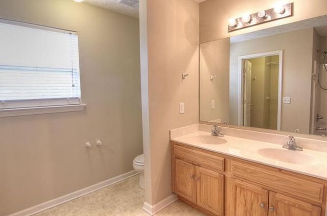 2017 Summit Ln, La Vergne, TN 37086