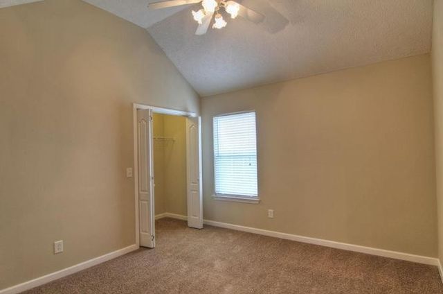 2017 Summit Ln, La Vergne, TN 37086