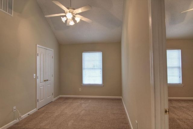 2017 Summit Ln, La Vergne, TN 37086