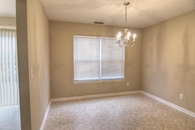 2017 Summit Ln, La Vergne, TN 37086