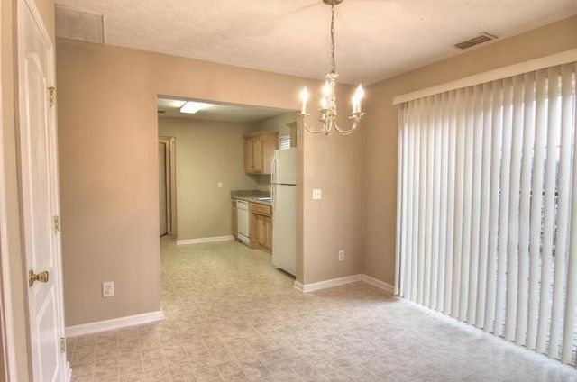 2017 Summit Ln, La Vergne, TN 37086