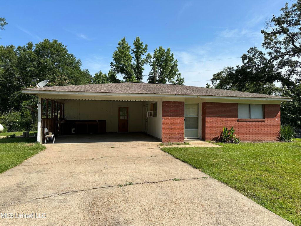 1628 Dry Creek Road, Magee, MS 39111