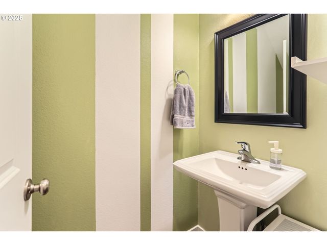 851 S 25TH Ave, Cornelius, OR 97113