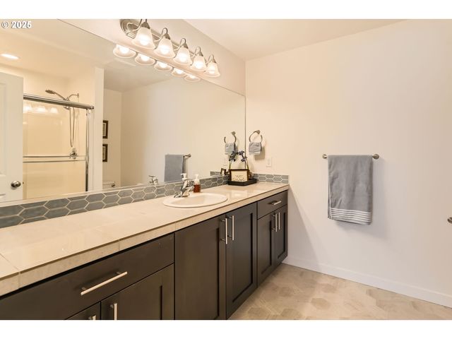 851 S 25TH Ave, Cornelius, OR 97113