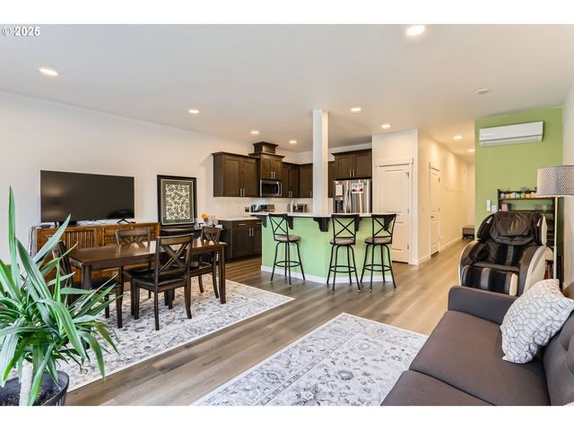 851 S 25TH Ave, Cornelius, OR 97113