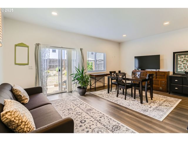 851 S 25TH Ave, Cornelius, OR 97113