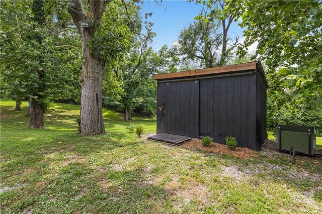 5701 E 56th Street, Kansas City, MO 64130