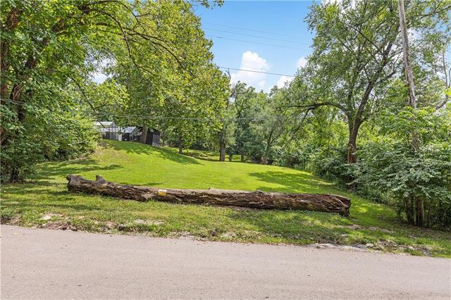 5701 E 56th Street, Kansas City, MO 64130